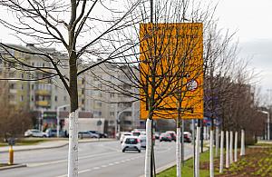 Drzewa ważniejsze niż parkingi przy szpitalu? Kontrowersje na Bródnie