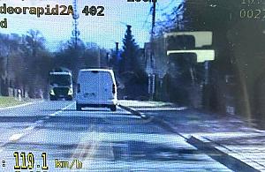 119 km/h w terenie zabudowanym. Kierowca stracił prawo jazdy w swoje urodziny