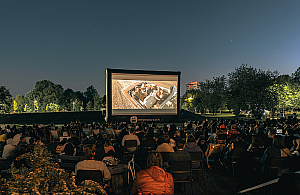 Kino plenerowe wraca do Parku Pięciu Sióstr. Seanse aż do września
