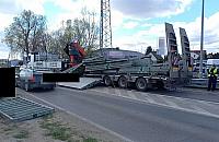 Ładunek spadł z ciężarówki na jezdnię