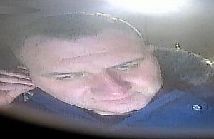 Zabrał pieniądze z wpłatomatu. Policja publikuje wizerunek