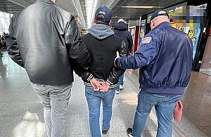 Chciał uciec do Holandii. Policja zatrzymała go przy bramce