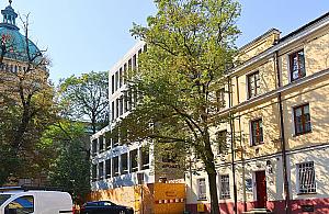 Budowa na dawnym cmentarzu w centrum Warszawy. Konserwator wstrzymał inwestycję