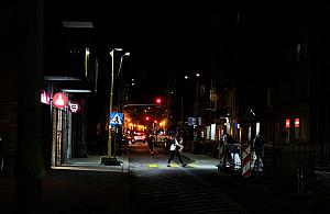 Nowe oświetlenie tymczasowych przejść w Warszawie. Piesi będą lepiej widoczni