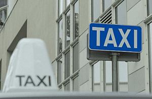 Duże kontrole taksówek i przewozów w Warszawie. Ujawniono liczne naruszenia