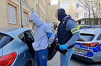 Napad z maczetą? Nie - pałka, nóż i gryf. Cztery osoby zatrzymane