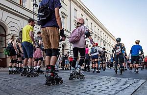 Nightskating Warszawa 2026. Nocny przejazd rolkarzy i utrudnienia