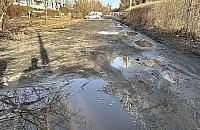 Ulica Przy Fosie na Bemowie w złym stanie. Remont pod znakiem zapytania