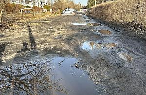 Ulica Przy Fosie na Bemowie w złym stanie. Remont pod znakiem zapytania