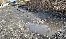 Ulica Przy Fosie na Bemowie w złym stanie. Remont pod znakiem zapytania