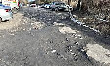 Ulica Przy Fosie na Bemowie w złym stanie. Remont pod znakiem zapytania