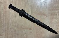 Zabytkowy sztylet na sprzedaż. Policja zabezpieczyła znalezisko