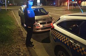 Awantura na skrzyżowaniu. Kobieta próbowała wyciągnąć kierowcę z auta