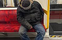 W metrze wszyscy się odsunęli. Ona zrobiła coś, co zaskoczyło pasażerów