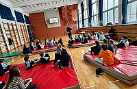 Policjant uczył dzieci zasad bezpieczeństwa