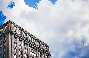 Dachy płaskie w Warszawie: projekt, materiały, pielęgnacja