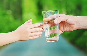 Wymiana nabojów CO2 w sklepach osiedlowych - dlaczego SODA POINT stawia na wygodę blisko domu