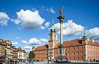 Majówka w Warszawie. Przemarsze, uroczystości i duże utrudnienia