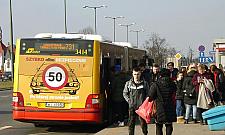 Autobusy w Warszawie: niepunktualność, przesiadki i długie dojścia. Co boli pasażerów?