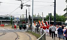 Marsz Hutników na Bielanach. Tłumy mieszkańców i hutnicza tradycja