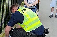 Dzielnicowy ruszył z pomocą seniorce. Policjant jest też ratownikiem medycznym