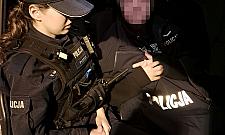 Dzięki pomocy przechodniów i policjantów seniorka bezpiecznie wróciła do domu