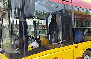 Pijany pasażer zdemolował autobus. Był poszukiwany