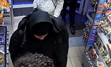 Kradzieże w sklepach bezobsługowych. Policja publikuje zdjęcia