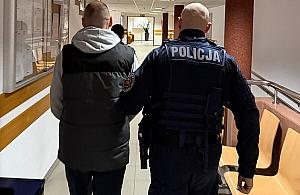 41-latek zaatakował matkę i groził sąsiadowi nożem