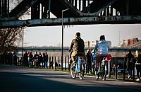 Apel ojca do rowerzystów i użytkowników hulajnóg: zwolnijcie na chodnikach