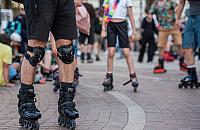 Nightskating Warszawa. Dwa przejazdy rolkarzy i utrudnienia w ruchu