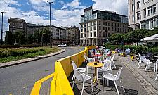 Tęcza LGBT+ czy monumentalny krzyż? Plac Zbawiciela znów budzi emocje