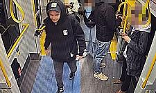 Brutalny atak w tramwaju przy Placu Unii Lubelskiej. Policja publikuje zdjęcia