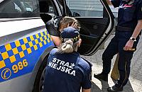 Chciała odjechać autem. Strażniczki zauważyły, że dzieje się coś niepokojącego