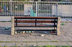 W parku Bródnowskim ławka przegrała z patologią. Została usunięta
