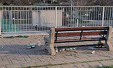 W parku Bródnowskim ławka przegrała z patologią. Została usunięta
