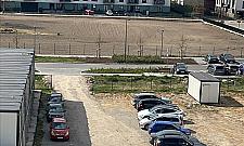 Dziki parking przeszkadza mieszkańcom. Chcą skweru i dokończenia drogi