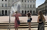Upały w Warszawie. Gdzie znajdziesz zraszacze i darmową kranówkę?