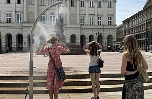 Upały w Warszawie. Gdzie znajdziesz zraszacze i darmową kranówkę?