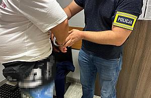 Groził butelką i żądał pieniędzy. 49-latek zatrzymany