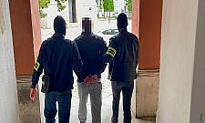 Zdewastowa� galeri� przy Marsza�kowskiej. Policja zatrzyma�a tak�e autora gr�b