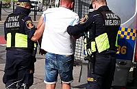 Zacz�� ucieka� od stra�nik�w. Pow�d zdradzi� od razu