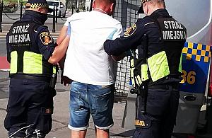 Zacz�� ucieka� od stra�nik�w. Pow�d zdradzi� od razu