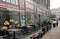 Za du�e szyldy czy zaniedbana kamienica? Sp�r o estetyk� placu Wilsona