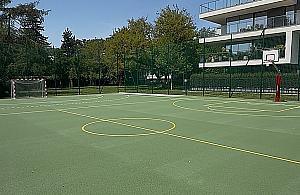 Nowoczesne boisko zamiast betonowego placu. Liceum Banacha zyska�o now� przestrze�