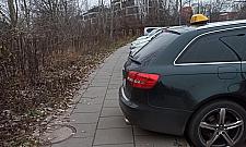 Stopery parkingowe na Młocinach. Chodnik ma być szerszy bez likwidacji miejsc postojowych