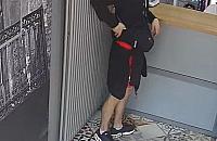Rozpoznajesz t� osob�? Policja prosi o pomoc po kradzie�y telefonu