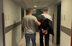 Policjanci zatrzymali kuriera oszustów. Udaremnili wyłudzenie 320 tys. zł