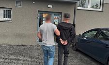 Policjanci zatrzymali kuriera oszustów. Udaremnili wyłudzenie 320 tys. zł
