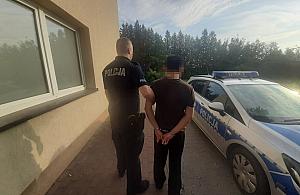 Nerwowe zachowanie kierowcy zwróciło uwagę policjantów. W aucie znaleźli narkotyki
